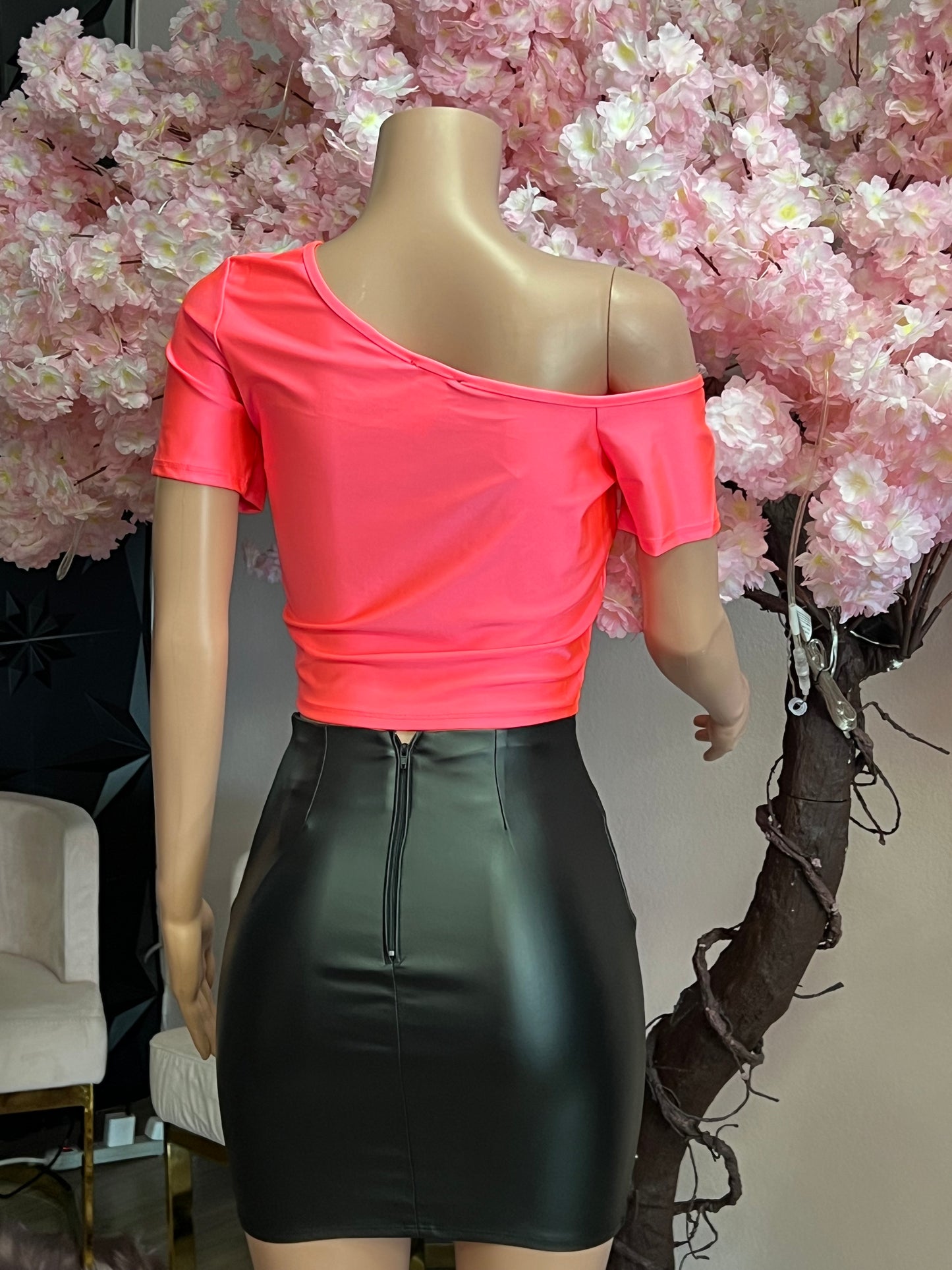 Valeria Asymmetric Top